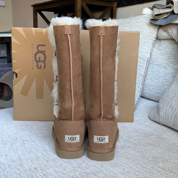 UGG Triple button Bailey boots - Picture 7 of 14